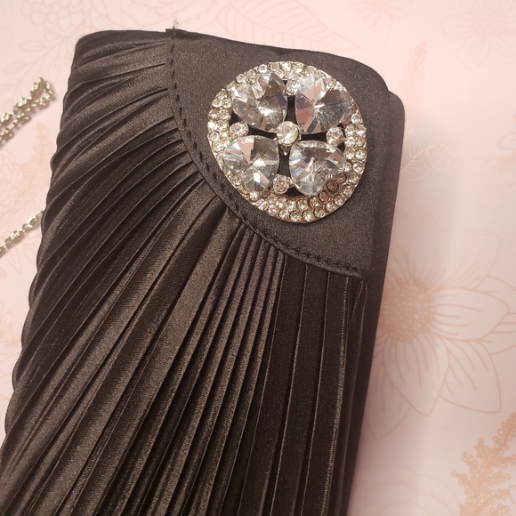 Black satin feeling handbag with gem flower design - Picture 4 of 12